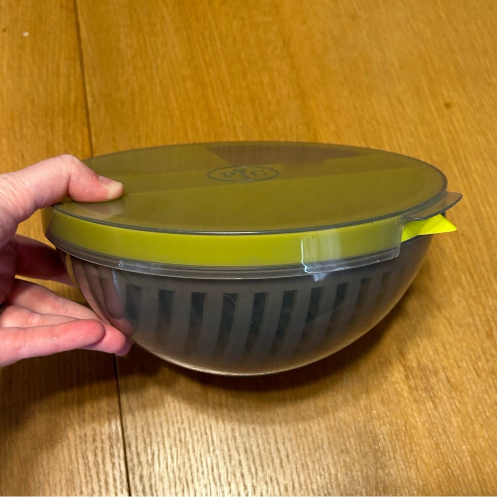 Pampered Chef Salad Cutting Bowl